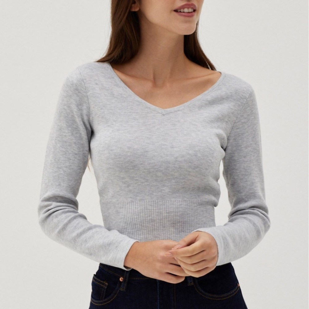 Light Gray Fitted Cropped V-Neck Sweater - Size S